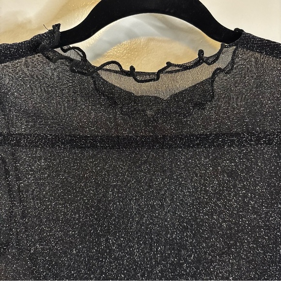 Heart Hips Mesh Lettuce Trim Top - Picture 2 of 4